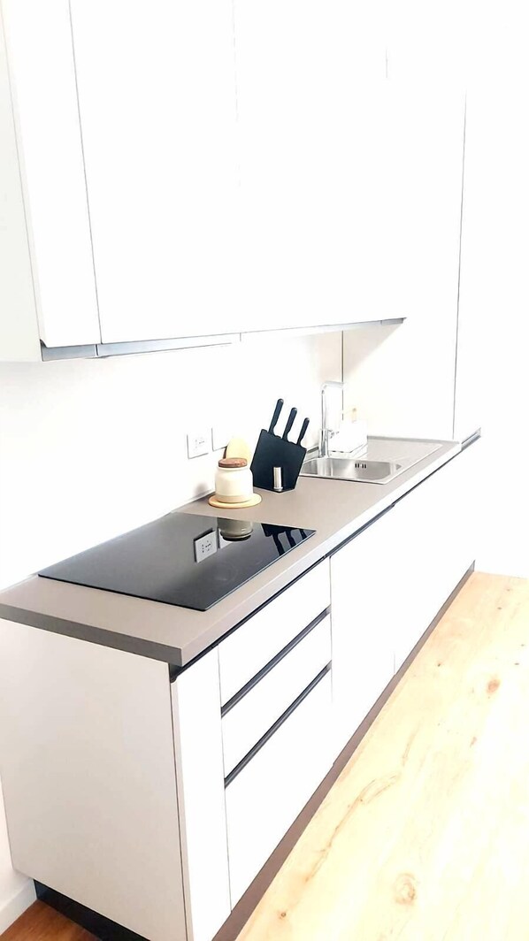 Refrigerador, microondas, horno y parrilla de estufa