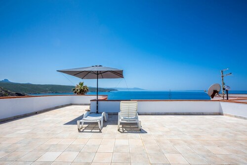 GuestHost - Cozy detached house of about 60 sqm, perfect for 4 people, located on the ground floor.The property is located in Torre dei Corsari, a charming village overlooking the splendid Costa Verde of Sardinia. In a few minutes by car you can reach so