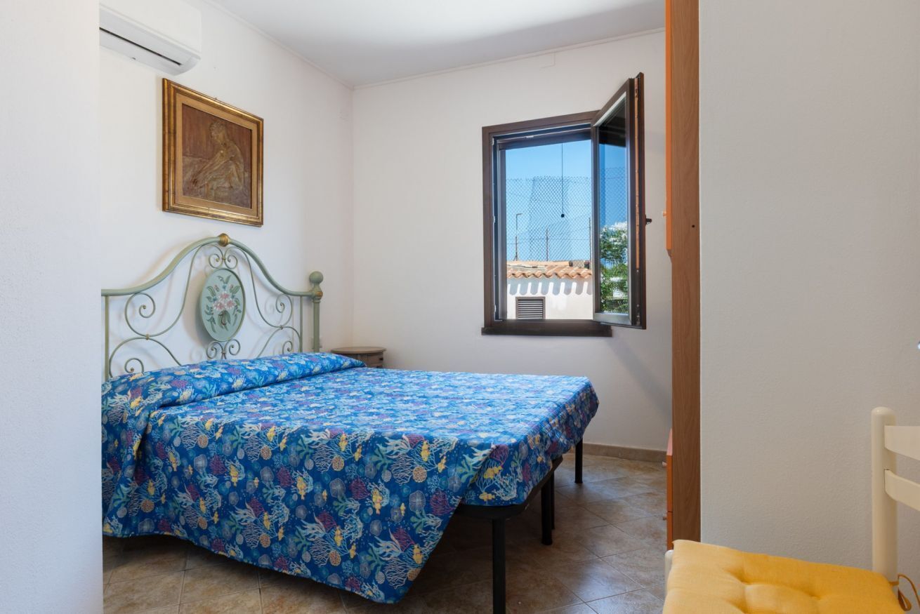 2 habitaciones y tabla de planchar con plancha 