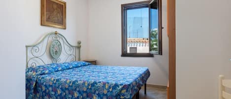 2 bedrooms, iron/ironing board