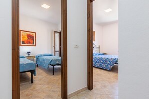 2 slaapkamers, een strijkplank/strijkijzer