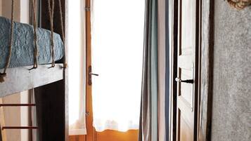 Suite Familiale | Coffres-forts dans les chambres, fer et planche Ă  repasser