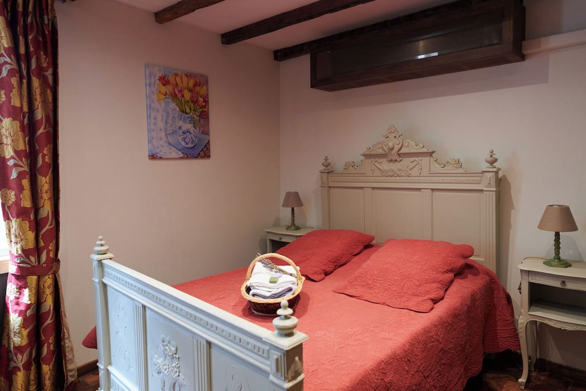 Suite | In-room safe, iron/ironing board, free WiFi