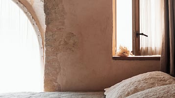 Coffres-forts dans les chambres, fer et planche à repasser
