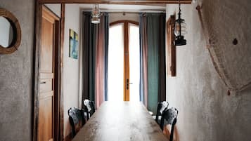 Family Suite | In-room safe, iron/ironing board, free WiFi