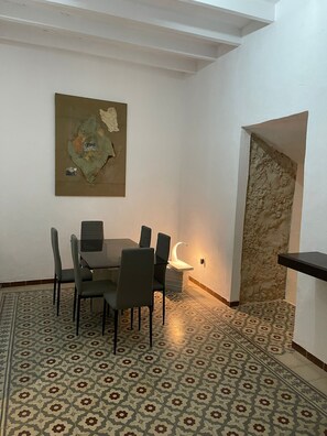 Dining - Right in the historic center, this house offers space and superb views. (Vejer de la Frontera)