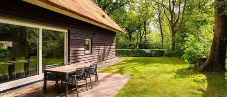 تناول الطعام بالخارج