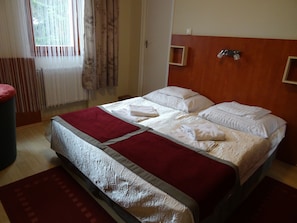 In-room safe, blackout curtains, free WiFi