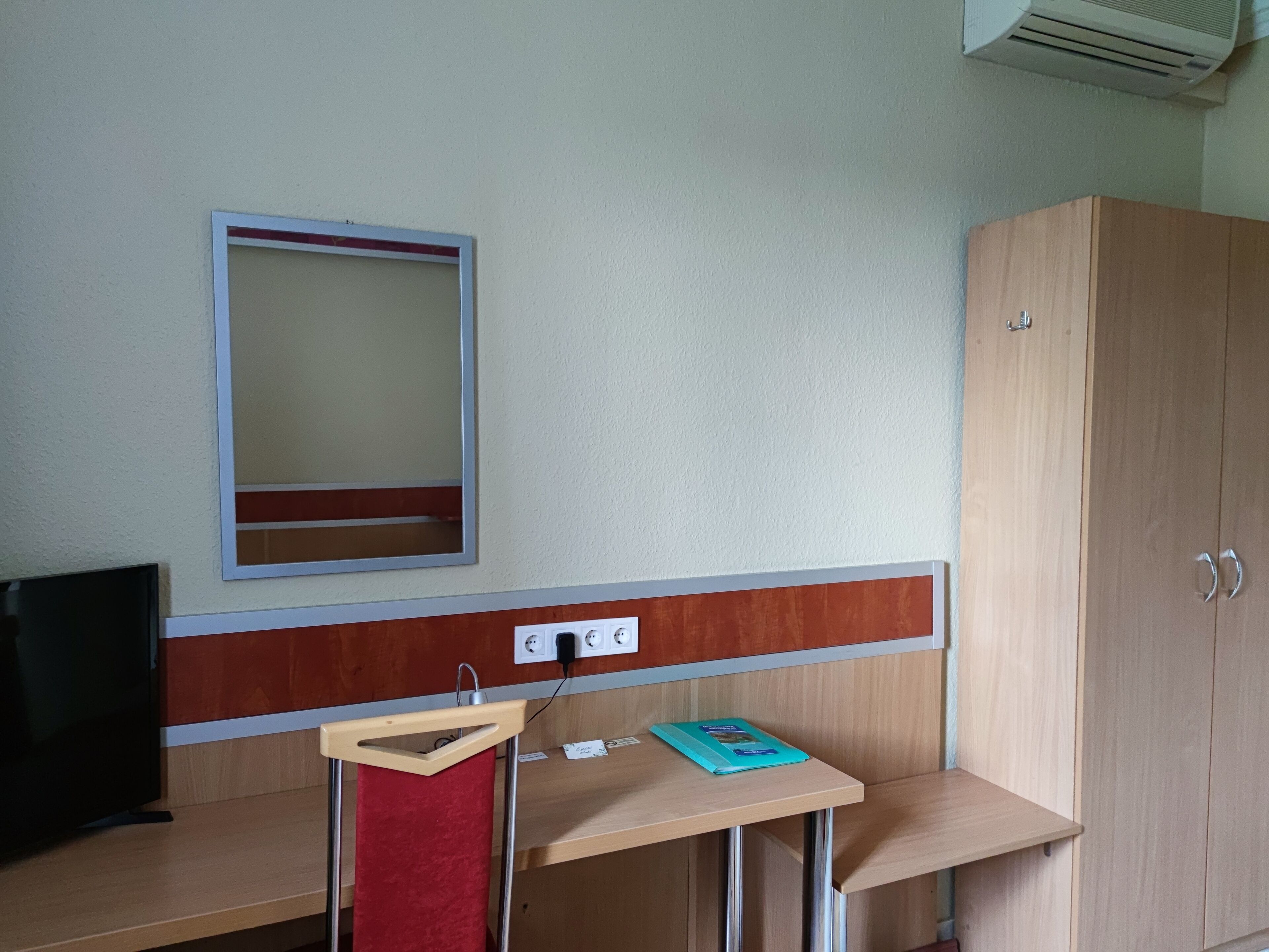 Habitación individual estándar | Caja de seguridad en la habitación, cortinas blackout y wifi gratis 