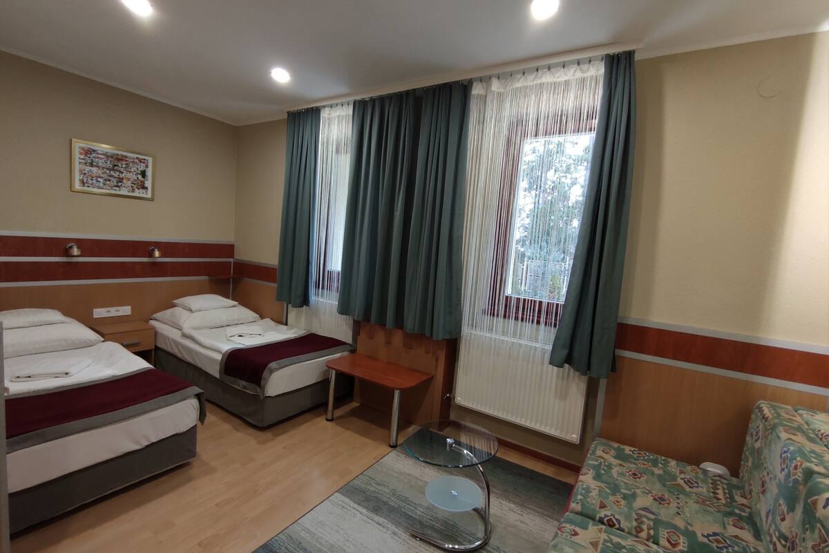 Standard-Doppelzimmer, Blick auf die Anlage