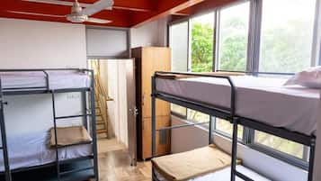 Dormitorio compartido estándar, vistas al jardín | Wifi gratis