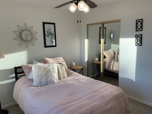 3 chambres, fer et planche à repasser, Wi-Fi, draps fournis