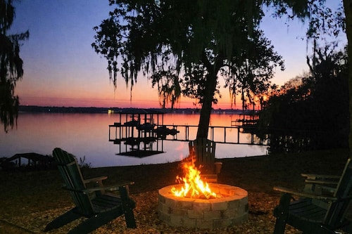 Newly built, charming cozy and quiet river home