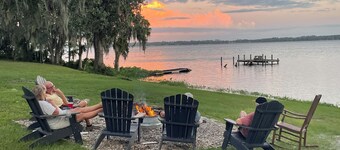 Newly built, charming cozy and quiet river home