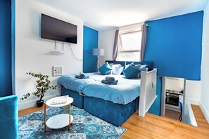 1 chambre, fer et planche à repasser, Wi-Fi, literie fournie