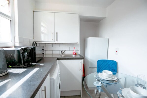 Fridge, microwave, oven, stovetop