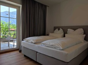 Comfort Apartment, 1 Queen Bed with Sofa bed, Mountain View