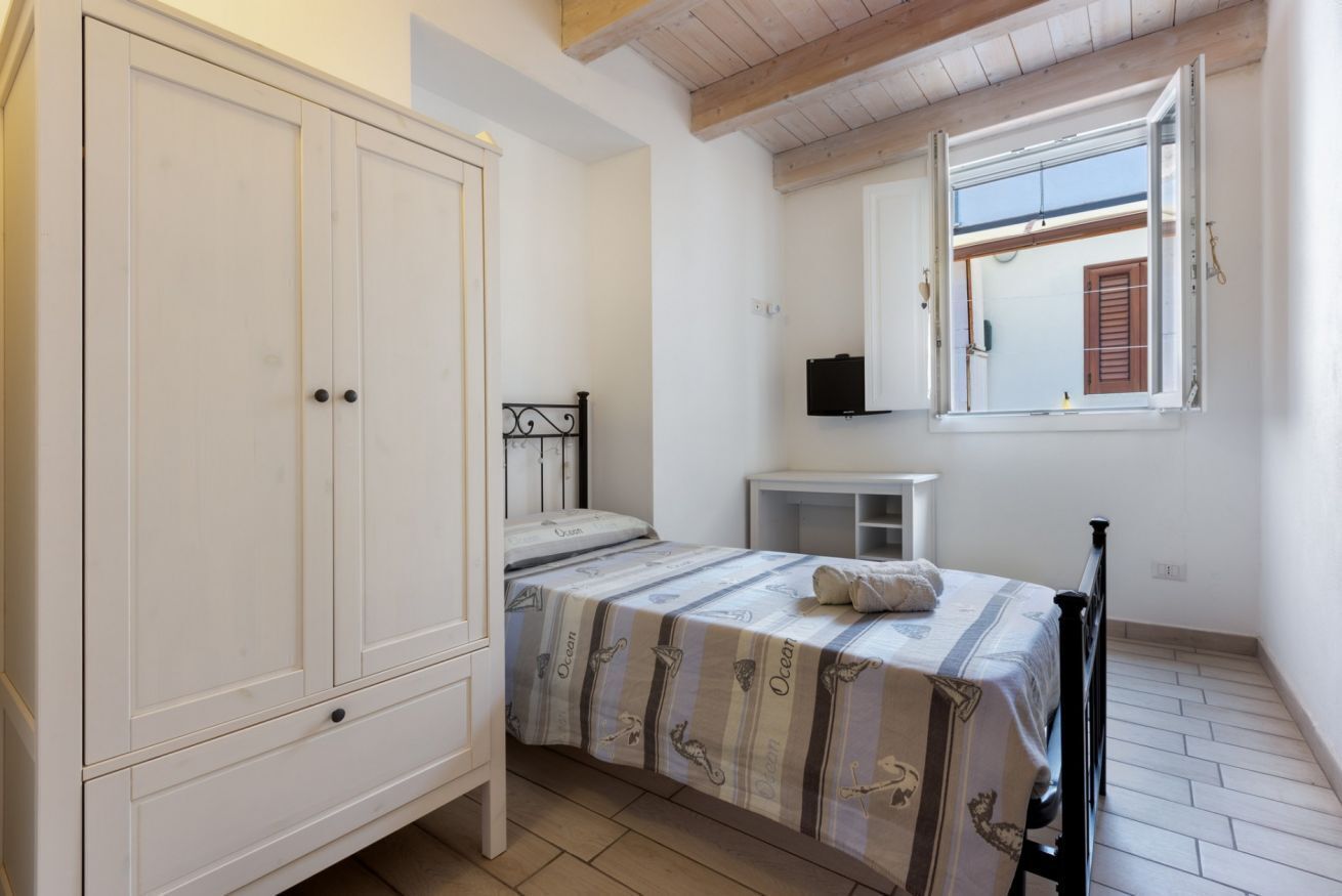 3 chambres, fer et planche à repasser