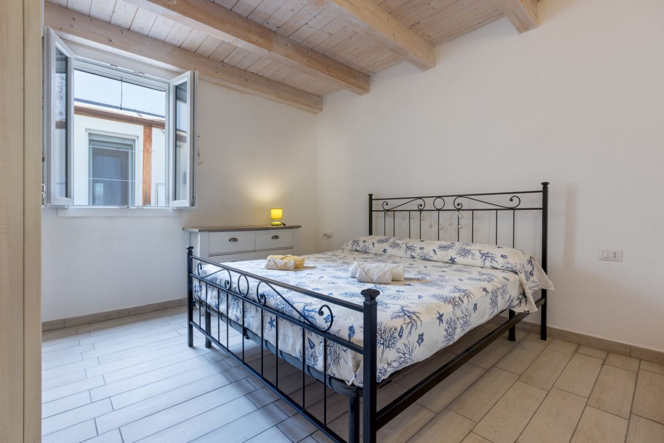 3 chambres, fer et planche à repasser