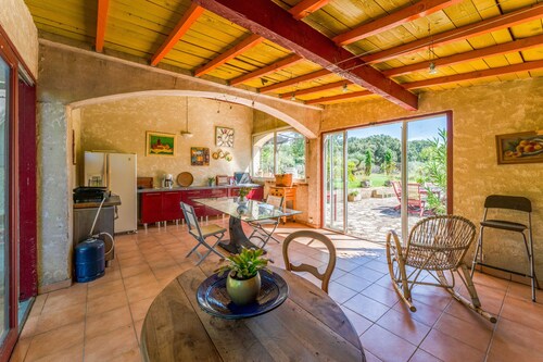 Villa 'Climatisée' with Private Terrace, Wi-Fi and Air Conditioning