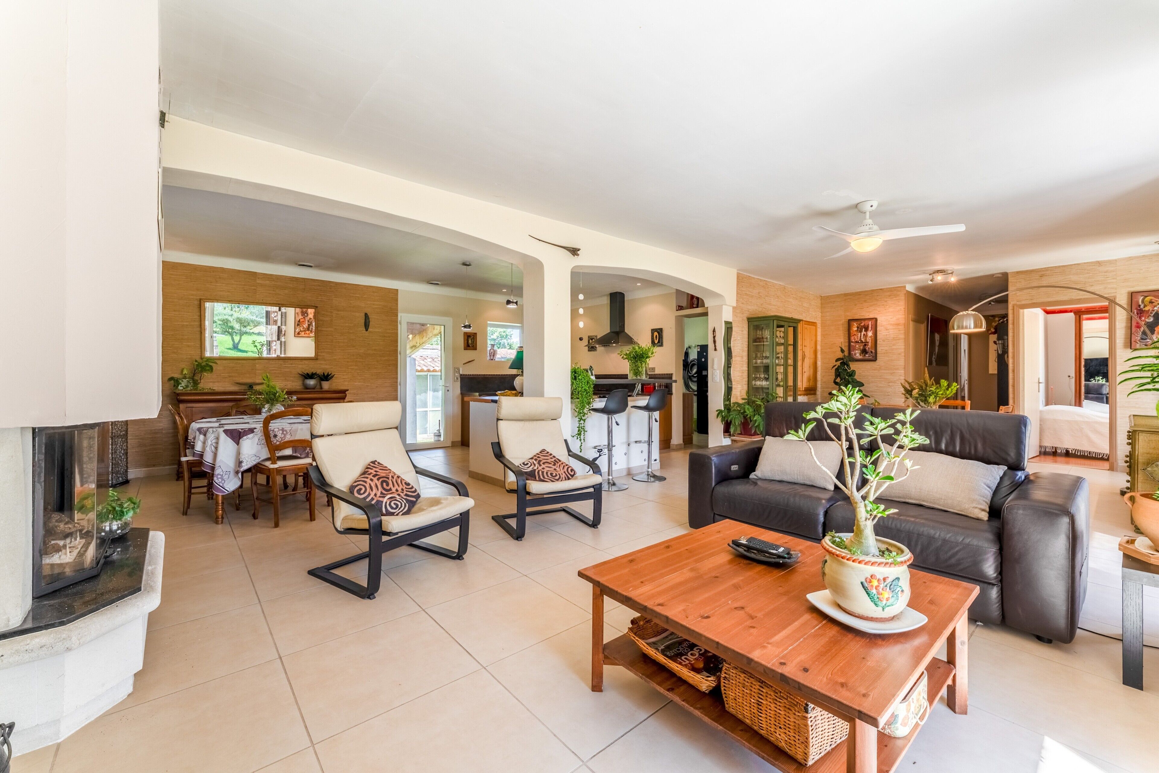 Télévision, cheminée