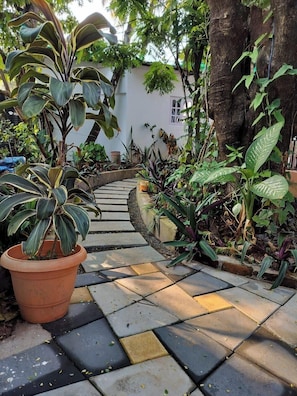 Comfort Room | Garden view - Whispering Palms Anjuna (Anjuna)
