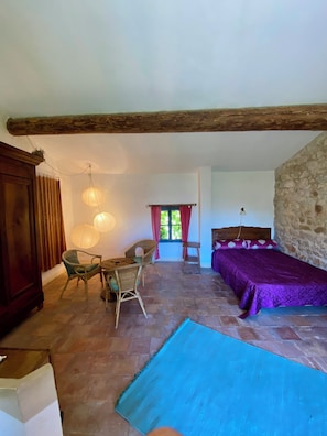 4 bedrooms, WiFi, bed sheets - Lo Cantou" vacation home (Camplong-d'Aude)