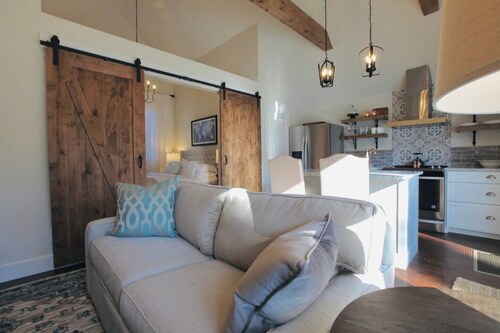 12 South Private Cozy Guesthouse