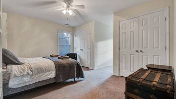 4 bedrooms, iron/ironing board, free WiFi, bed sheets