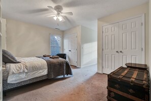 4 bedrooms, iron/ironing board, free WiFi, bed sheets