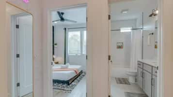 4 slaapkamers, een bureau, een strijkplank/strijkijzer, gratis wifi