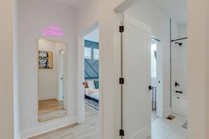 4 bedrooms, desk, iron/ironing board, free WiFi