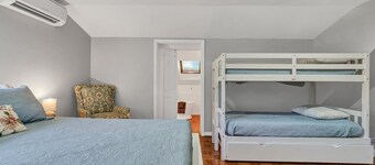 Forest Retreat: Poolside Bliss Close to Campus