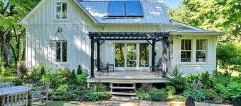 Forest Retreat: Poolside Bliss Close to Campus