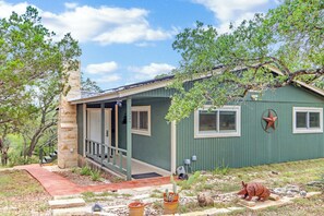 Exterior - Hot Tub, EV Charger, Plus Stunning Hill Country Stargazing & Wildlife (Spring Branch)