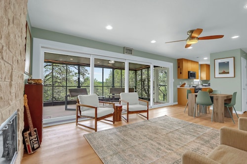 Hot Tub, EV Charger, Plus Stunning Hill Country Stargazing & Wildlife