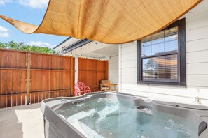 Terrace/patio - Urban Retreat + Hot Tub & Bold Art Vibes (Canyon Lake)