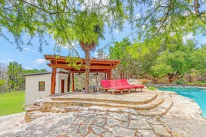 Terrace/patio - Luxury Ranch w/ Pool + Outdoor Living in Wimberley (Wimberley)
