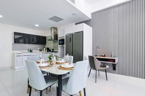 Dining - Urban Gem in Santo Domingo City Center, Rooftop Pool, Hot Tub, Grill, City Views. (Santo Domingo)