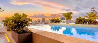 Urban Gem in Santo Domingo City Center, Rooftop Pool, Hot Tub, Grill, City Views.