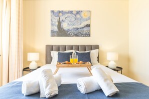 2 habitaciones, tabla de planchar con plancha y cuna de viaje