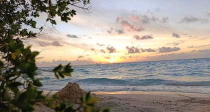 4-bedroom villa in enchanting Himmafushi with WiFi, AC
