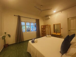 4 habitaciones, tabla de planchar con plancha, wifi y ropa de cama