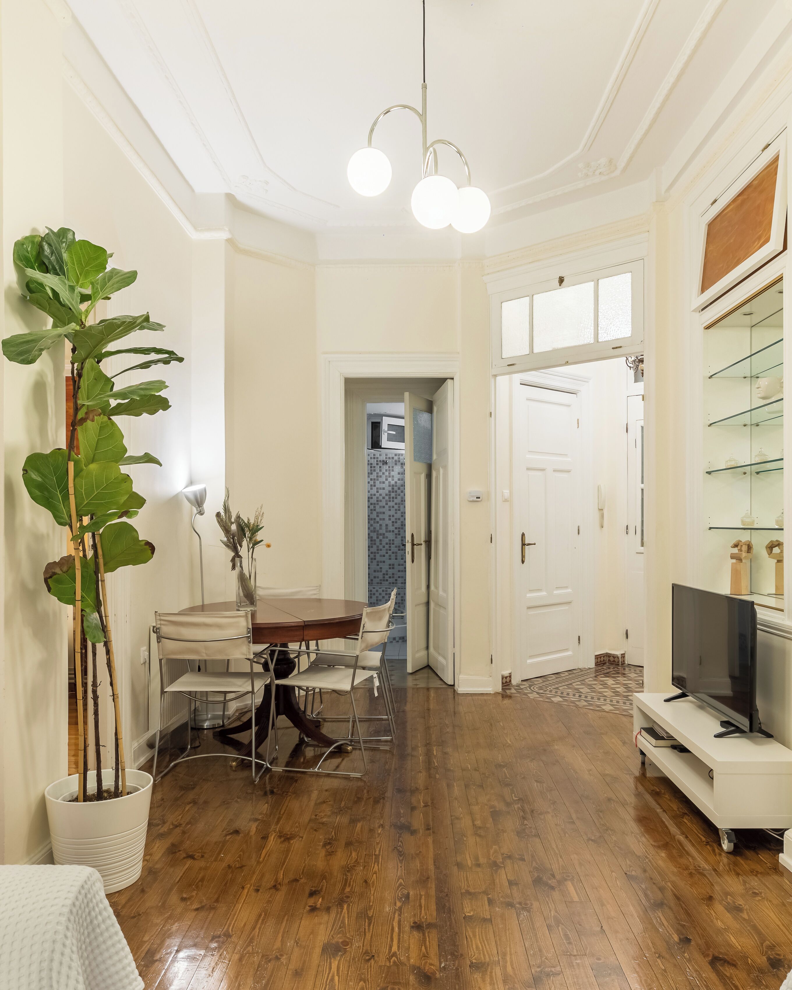Apartment, 3 Bedrooms, Pets Allowed | Living area | 40-inch flat-screen TV with digital channels