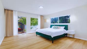 Tabla de planchar con plancha, wifi, ropa de cama