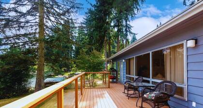 Charming Lakefront 6b3b with Panoramic Views