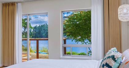 Charming Lakefront 6b3b with Panoramic Views