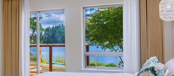 Charming Lakefront 6b3b with Panoramic Views