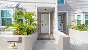 A house with a front door, a small porch, and a potted plant. - Casa Bonita Key West ~ by Rent Key West Vacations (Key West)