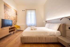 1 bedroom, desk, iron/ironing board, free WiFi - Dimora Tosca - Suite in historic palace with balcony in the city centre (Verona)